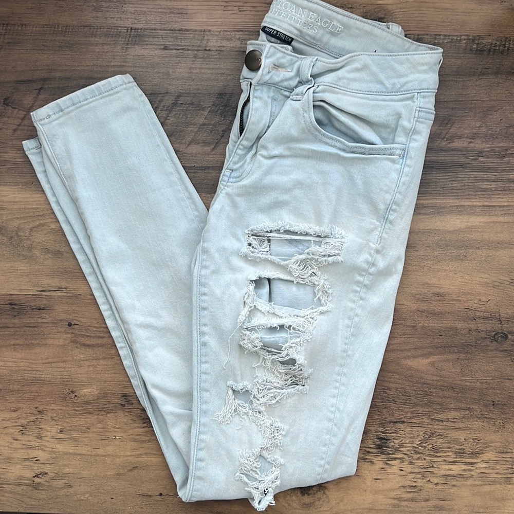 American Eagle Distressed Jegging